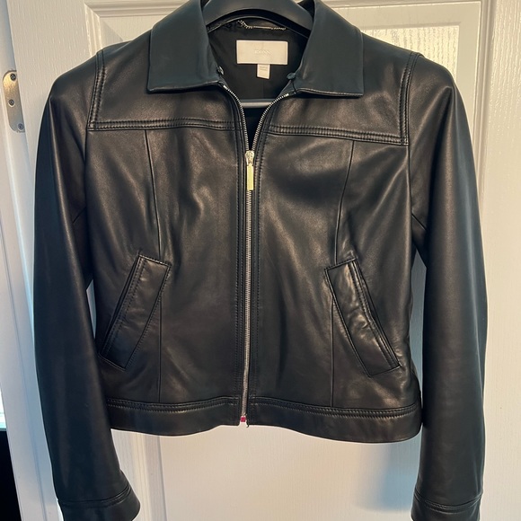 Black leather Hugo boss women’s jacket with fur collar - Picture 3 of 7